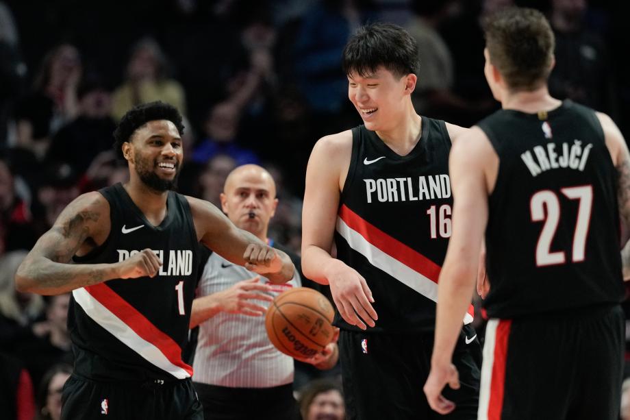 开云官方网站入口-NBA-杨瀚森5分西亚卡姆22分 开拓者大胜步行者